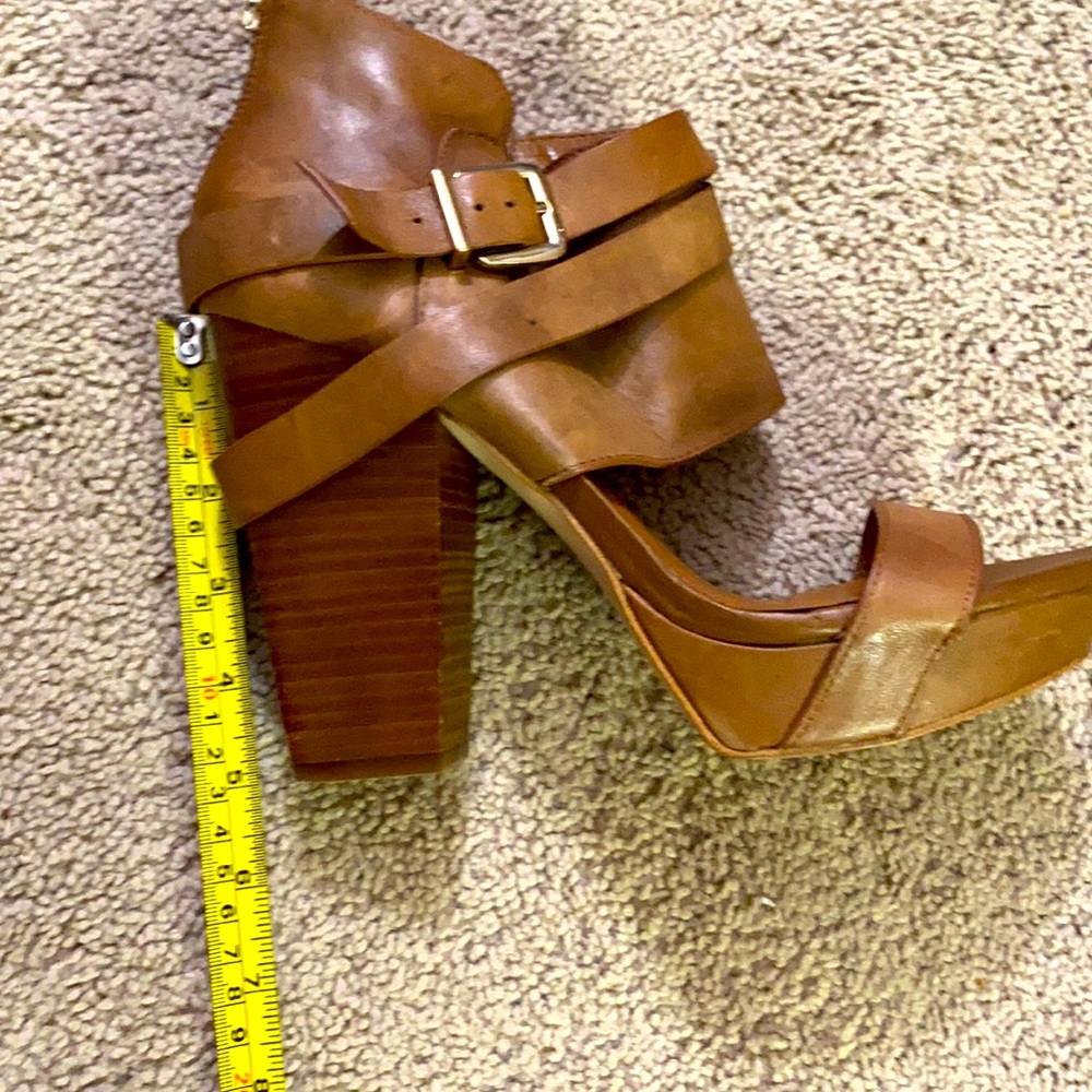 BCBGeneration Size 9 Brown Heels - Picture 5 of 6